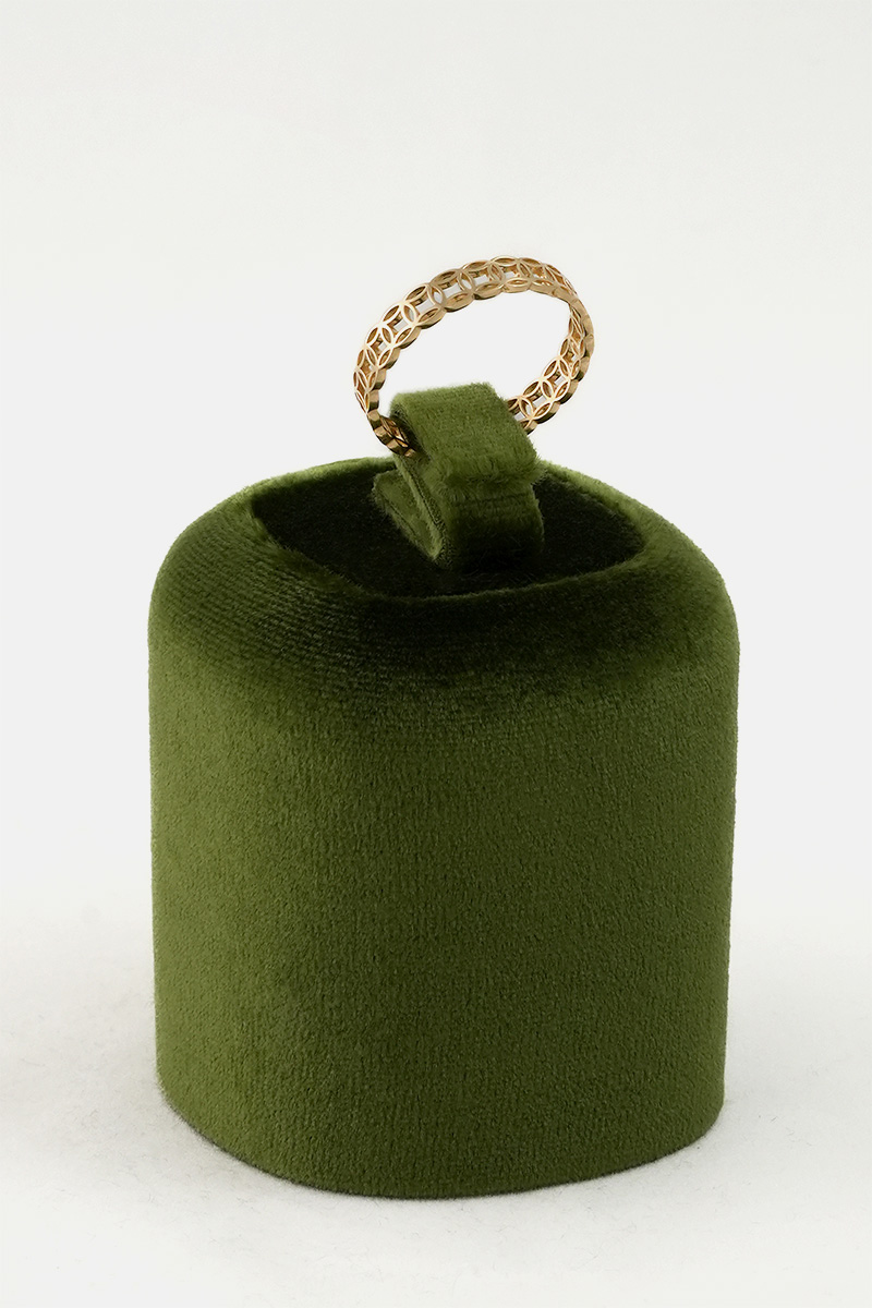 Elegant Openwork Gold Ring