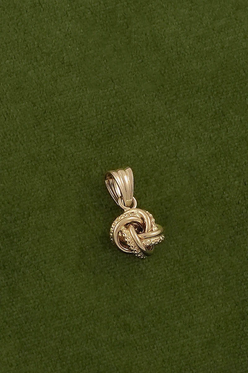 Luxury 18kGold Knot Pendant - Image 2