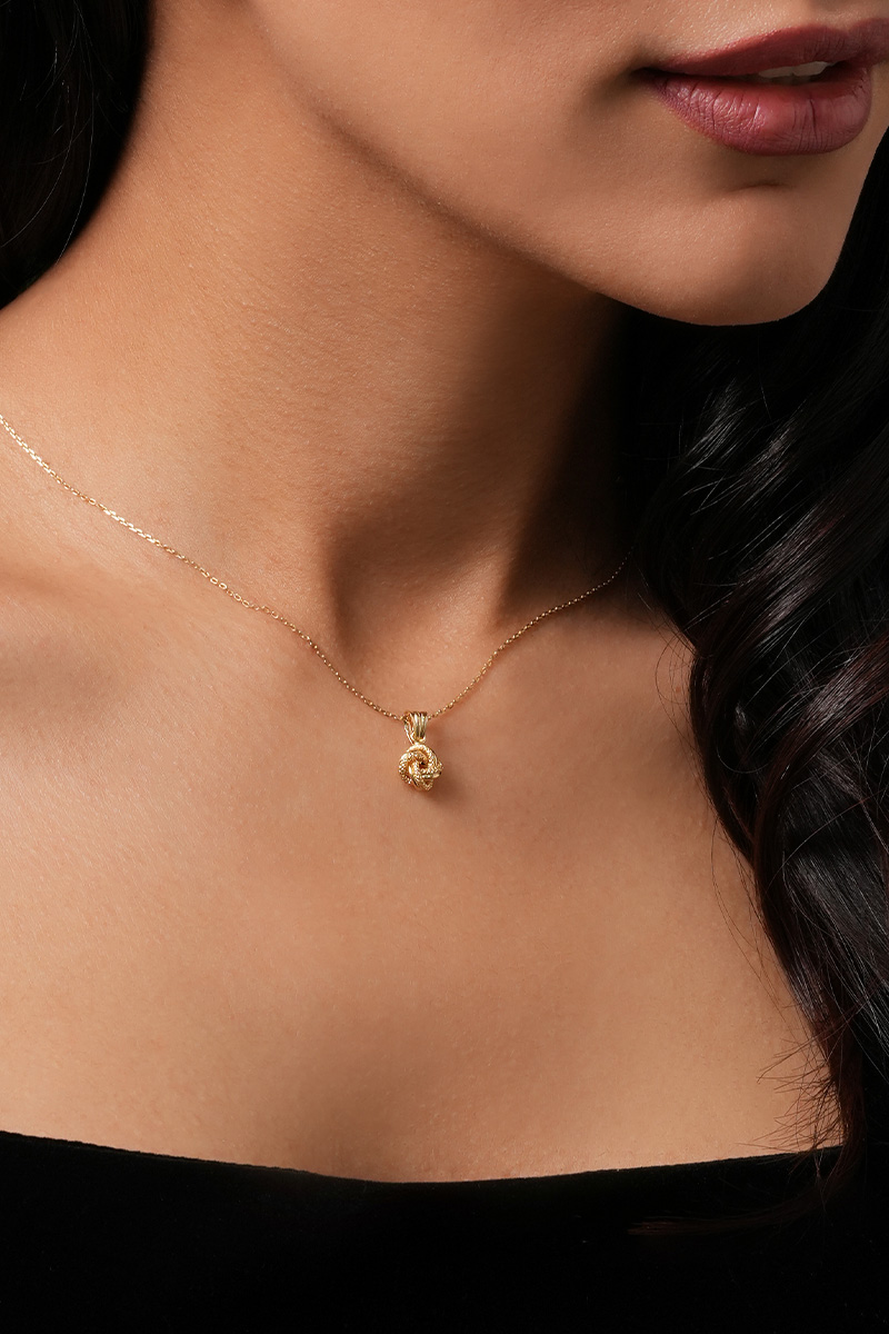 Luxury 18kGold Knot Pendant - Image 3