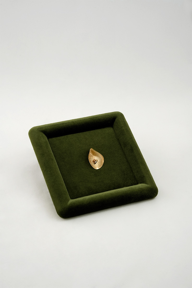 18k Gold Textured Gold Leaf Pendant - High Weight