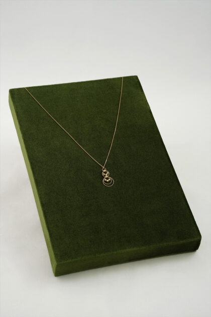 Elegant Gold Pendant Necklace